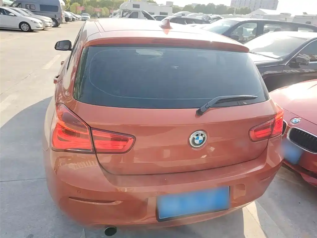 BMW 1 Series (Import) 2016 118i Leading фото 6