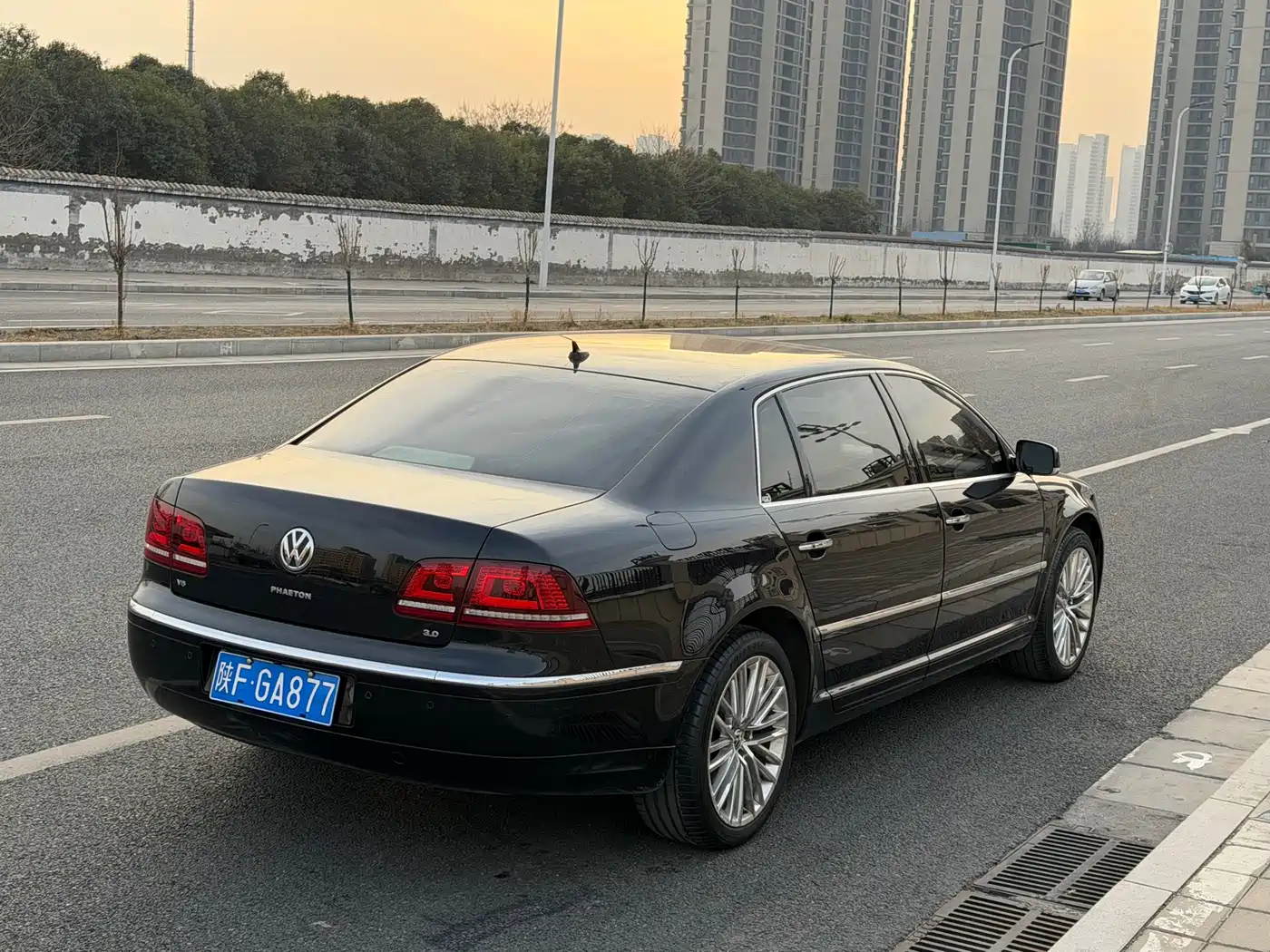 Volkswagen Phaeton 2015 Model 3.0L Exclusive Edition фото 18