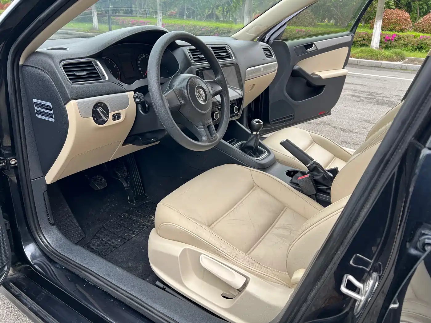 Volkswagen Sagitar 2012 Model 1.6L Manual Comfort фото 5