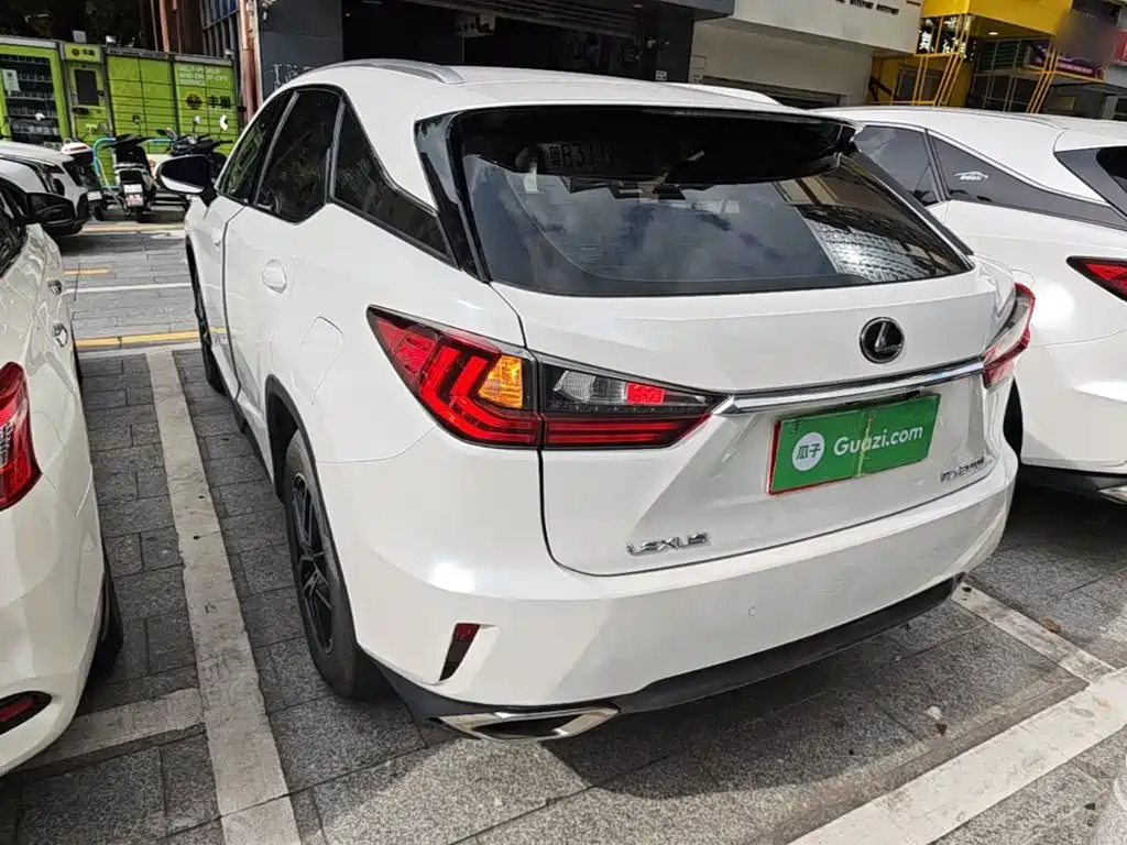 Фото 5 - Lexus RX