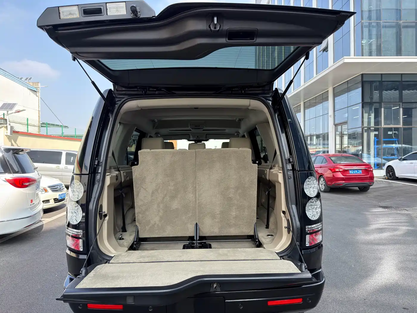 Land Rover Discovery 2015 3.0 SC V6 SE фото 16