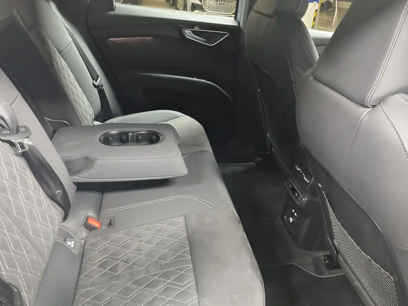 Audi Q4 e-tron 2023 50 e-tron quattro Creation Enjoyment Edition фото 18