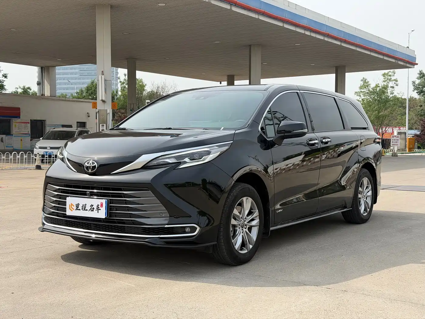 Toyota Sienna 2024 2.5L Hybrid 4WD Premium Edition