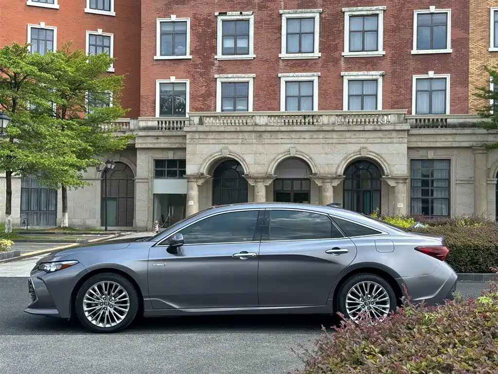 Toyota Avalon 2019 Hybrid 2.5L XLE Premium Edition China VI фото 13