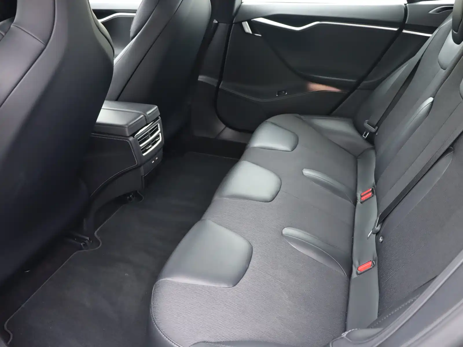 Фото 13 - Tesla Model S