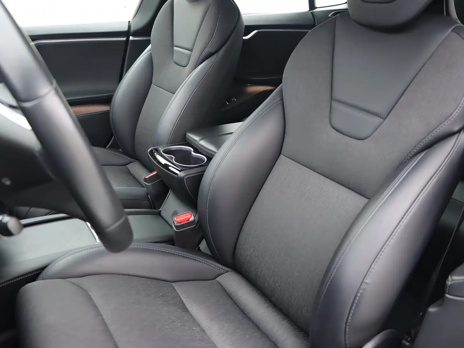 Фото 8 - Tesla Model S