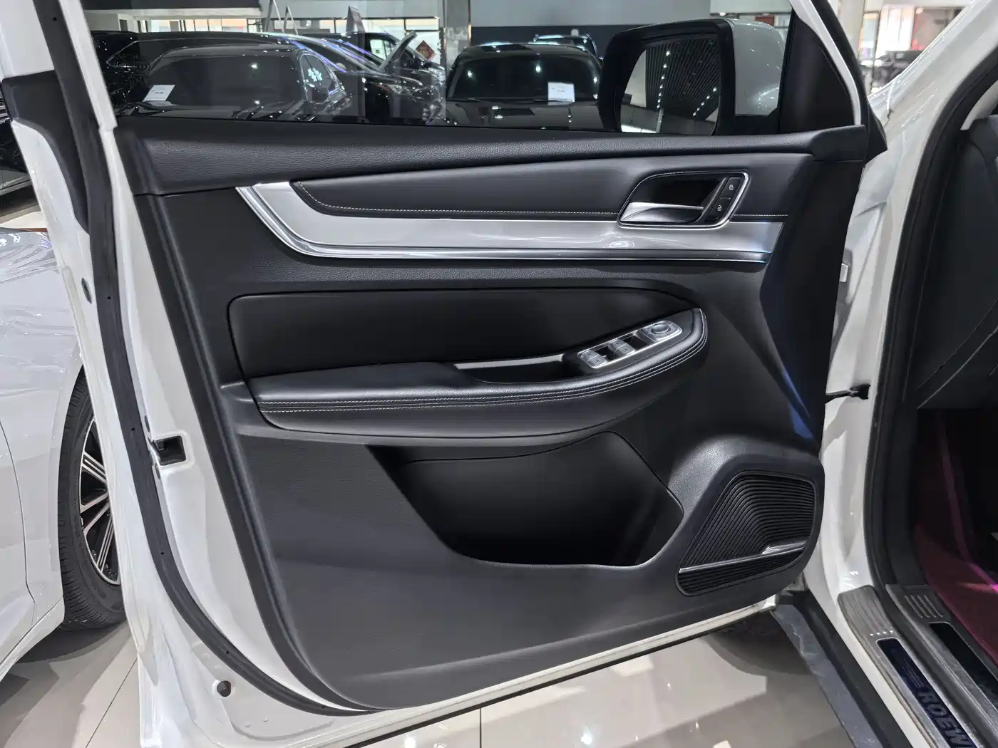 Roewe RX8 2023 2019 30T Intelligent Internet 2WD Flagship Edition