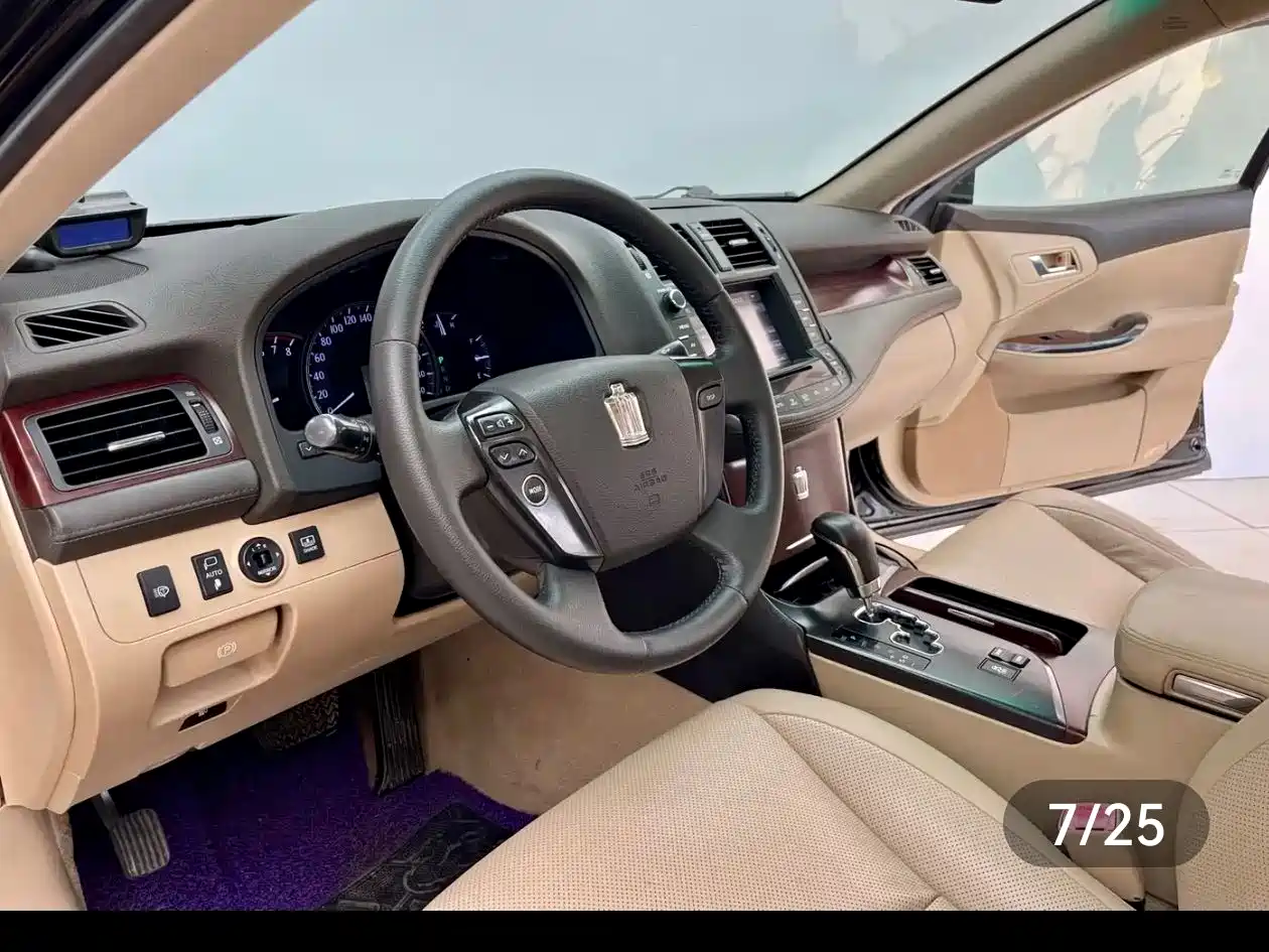 Toyota Crown 2011 2.5L Royal Leather Sunroof Special Edition фото 5