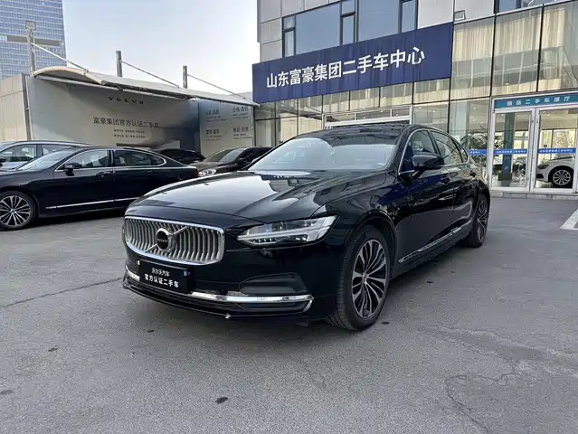 Volvo S90 2024 B5 Momentum Luxury Edition