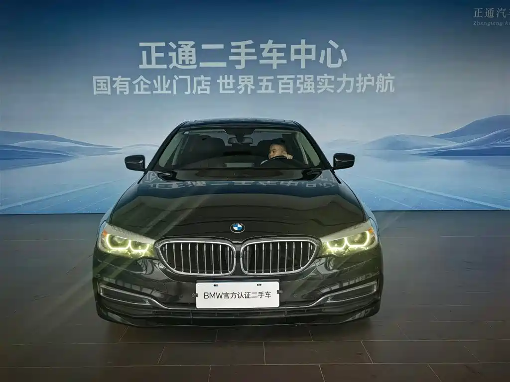 Photo 2 - BMW 5 Series