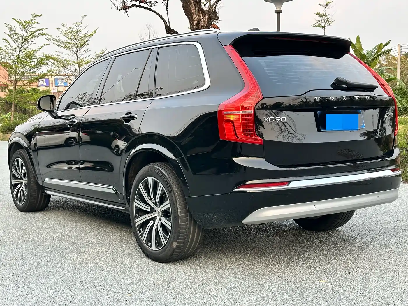 VOLVO XC90