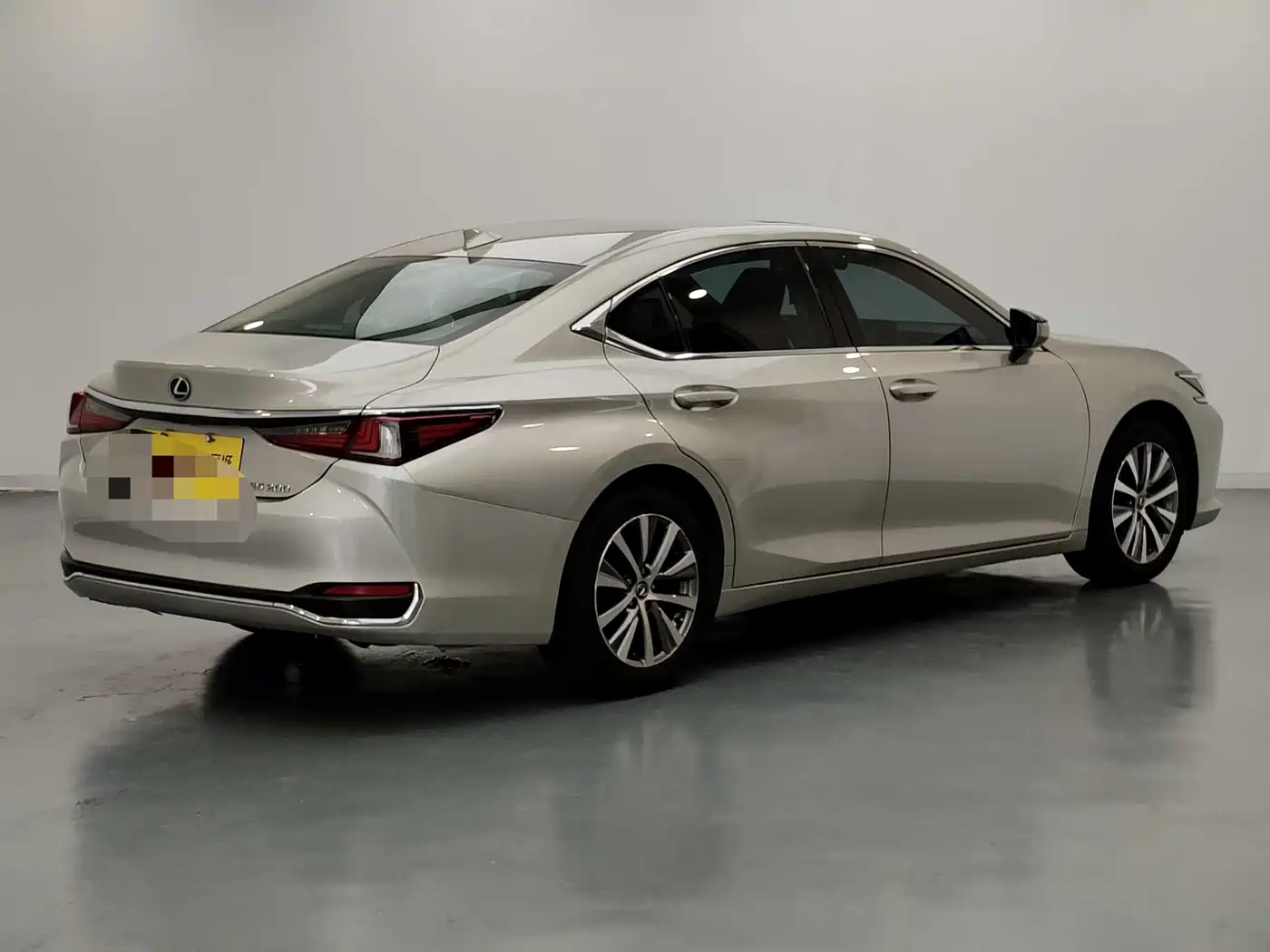 Фото 3 - Lexus ES