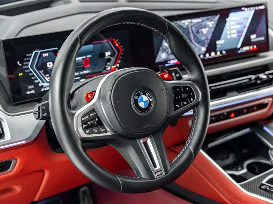 BMW XM 2023 50e фото 20
