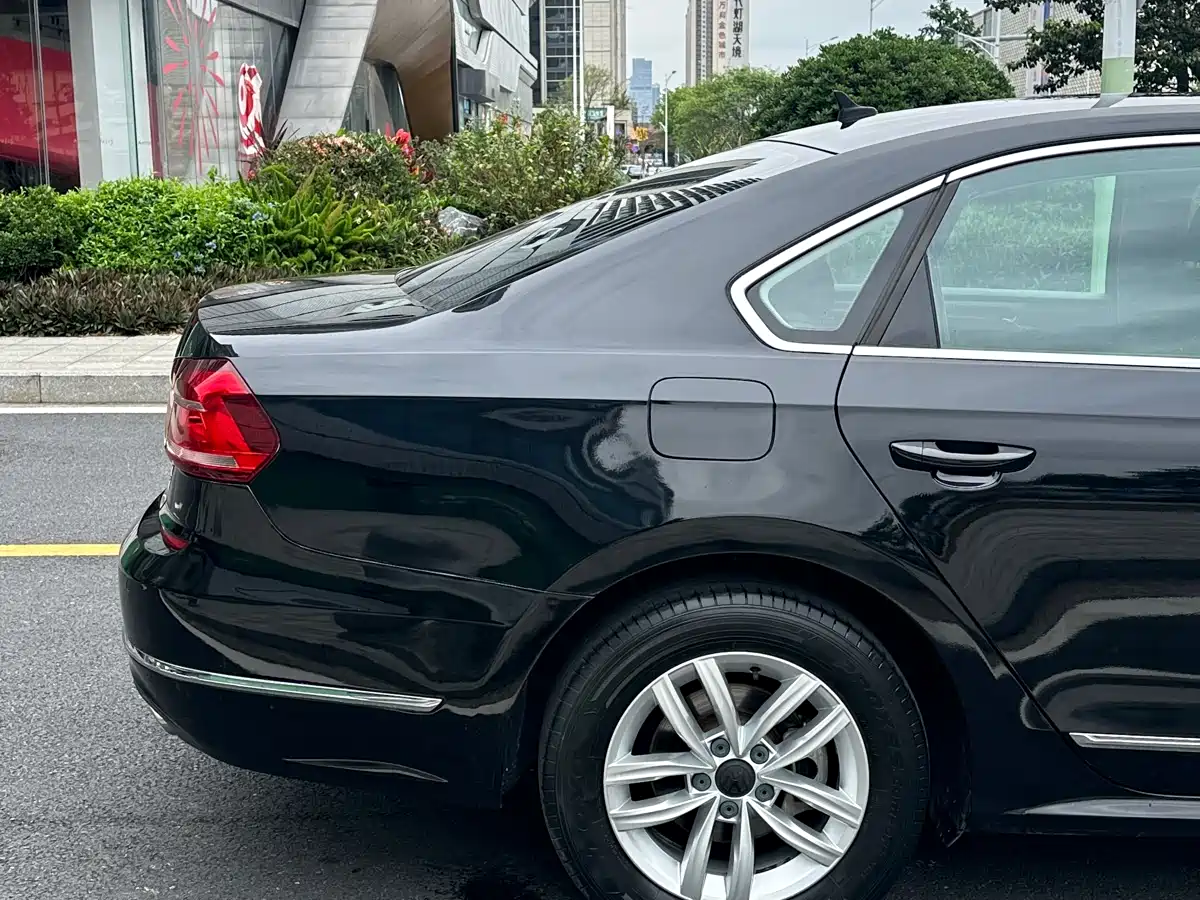 Volkswagen Passat 2016 330TSI DSG Honor Edition фото 15