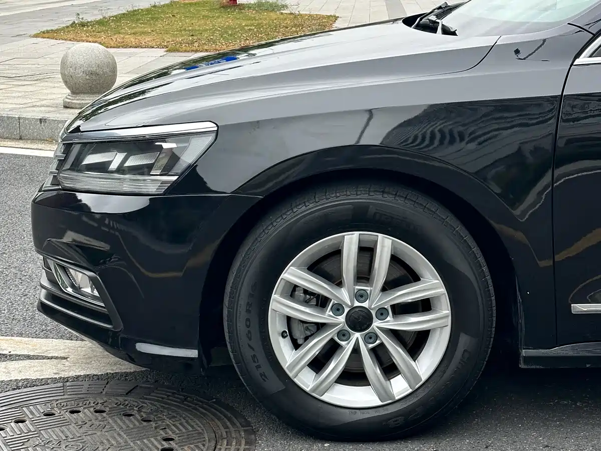 Volkswagen Passat 2016 330TSI DSG Honor Edition фото 5