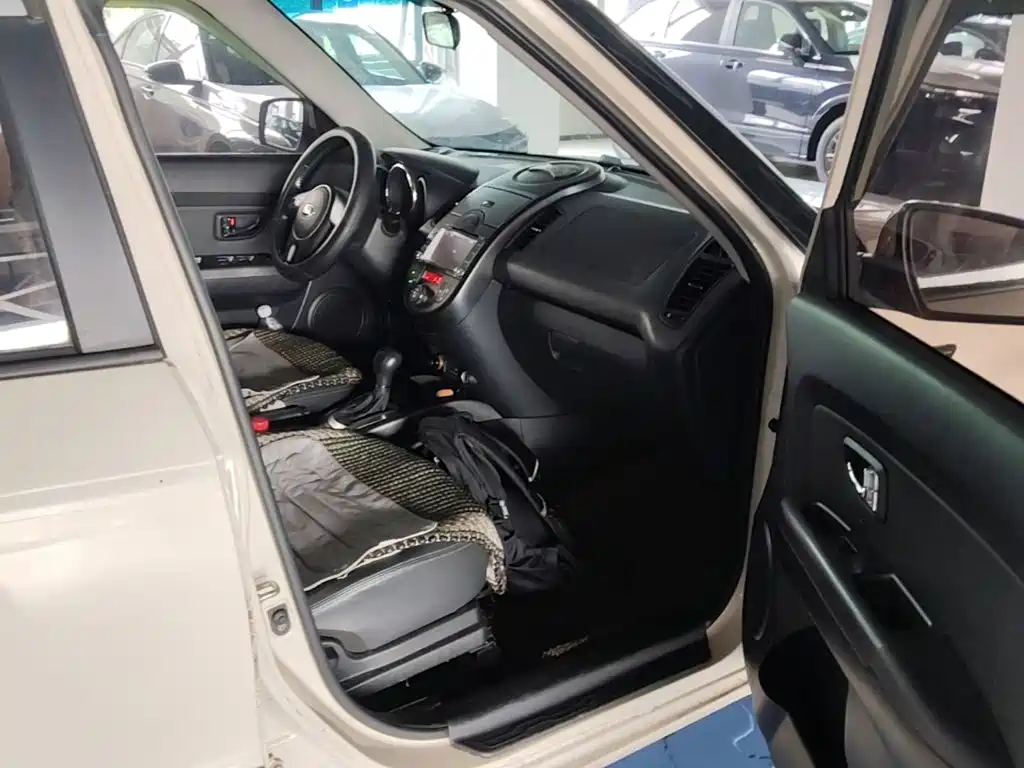 Kia Soul 2014 2013 1.6L AT Premium