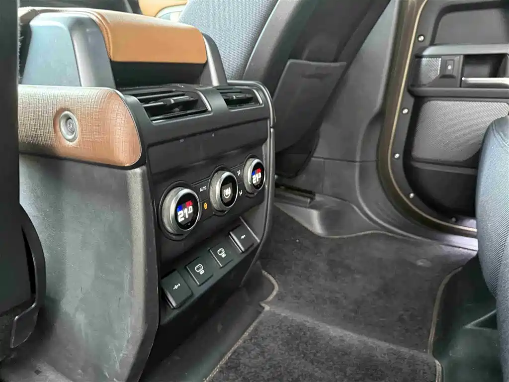 Land Rover Defender 2021 110 P400 X фото 9