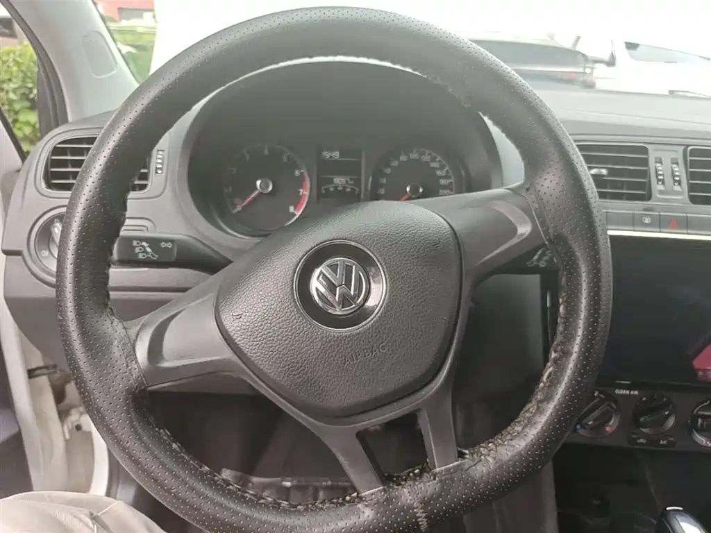 Volkswagen Polo 2016 1.4L Automatic Trend фото 11