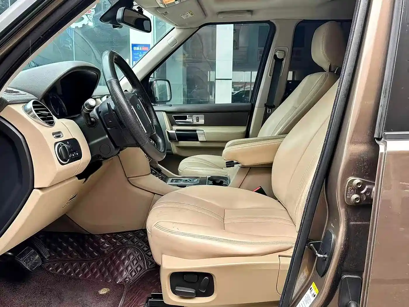 Land Rover Discovery 2014 3.0 SDV6 HSE Diesel фото 8