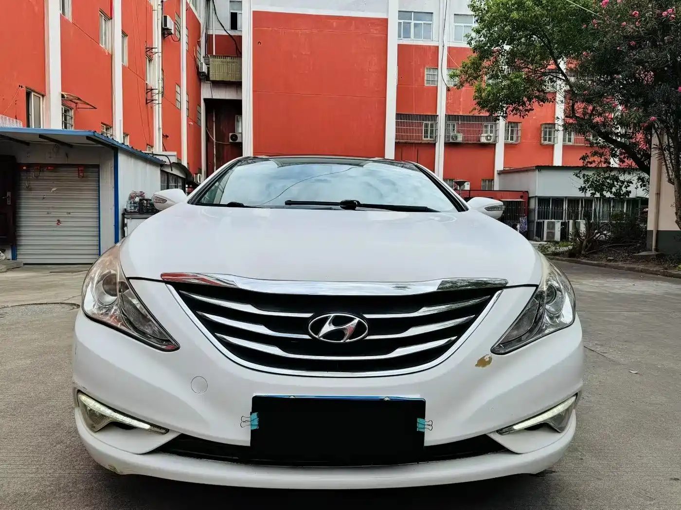 Hyundai Sonata 2011 2.0L Auto Premium Edition фото 2
