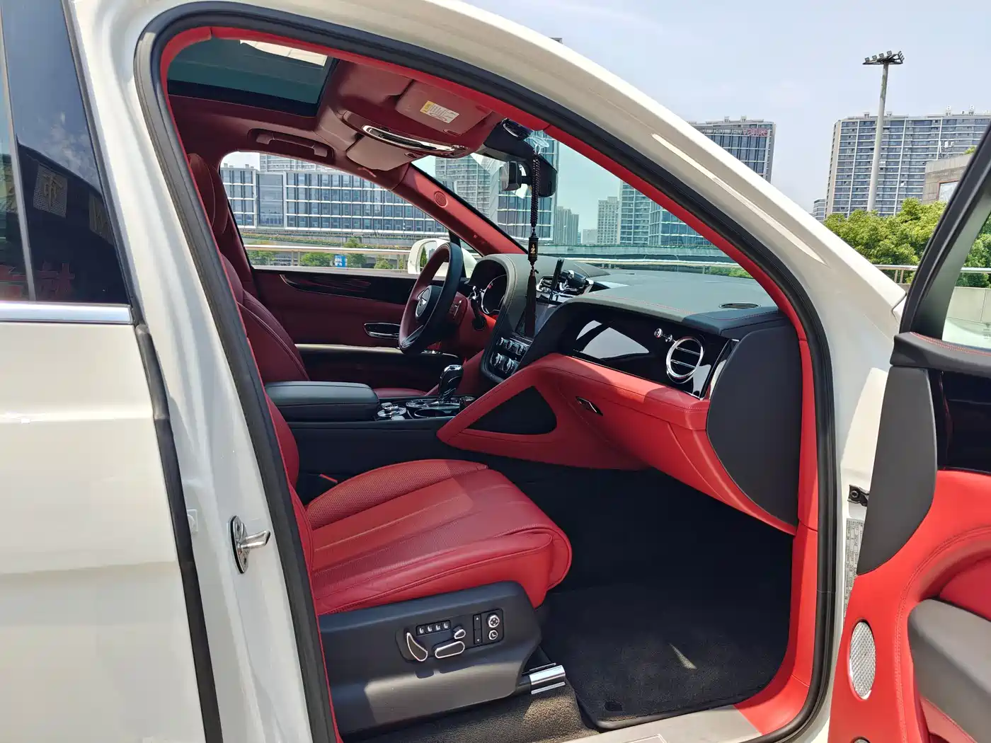 BENTLEY TIMYUE PLUG-IN HYBRID