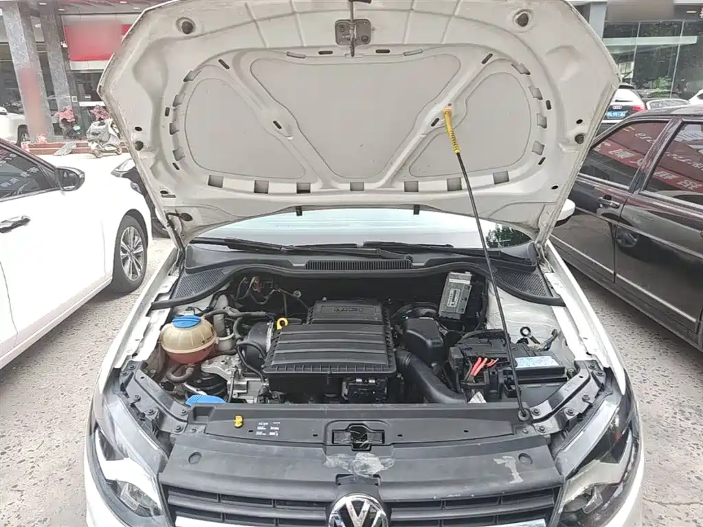 Volkswagen Polo 2016 1.4L Automatic Trend фото 20
