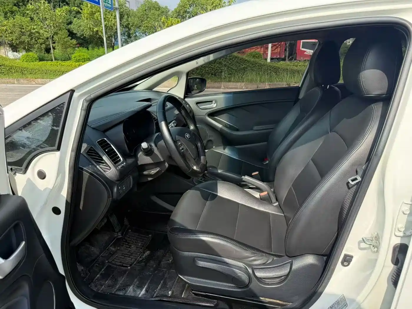 Kia K3 2013 1.6L Automatic GLS фото 4