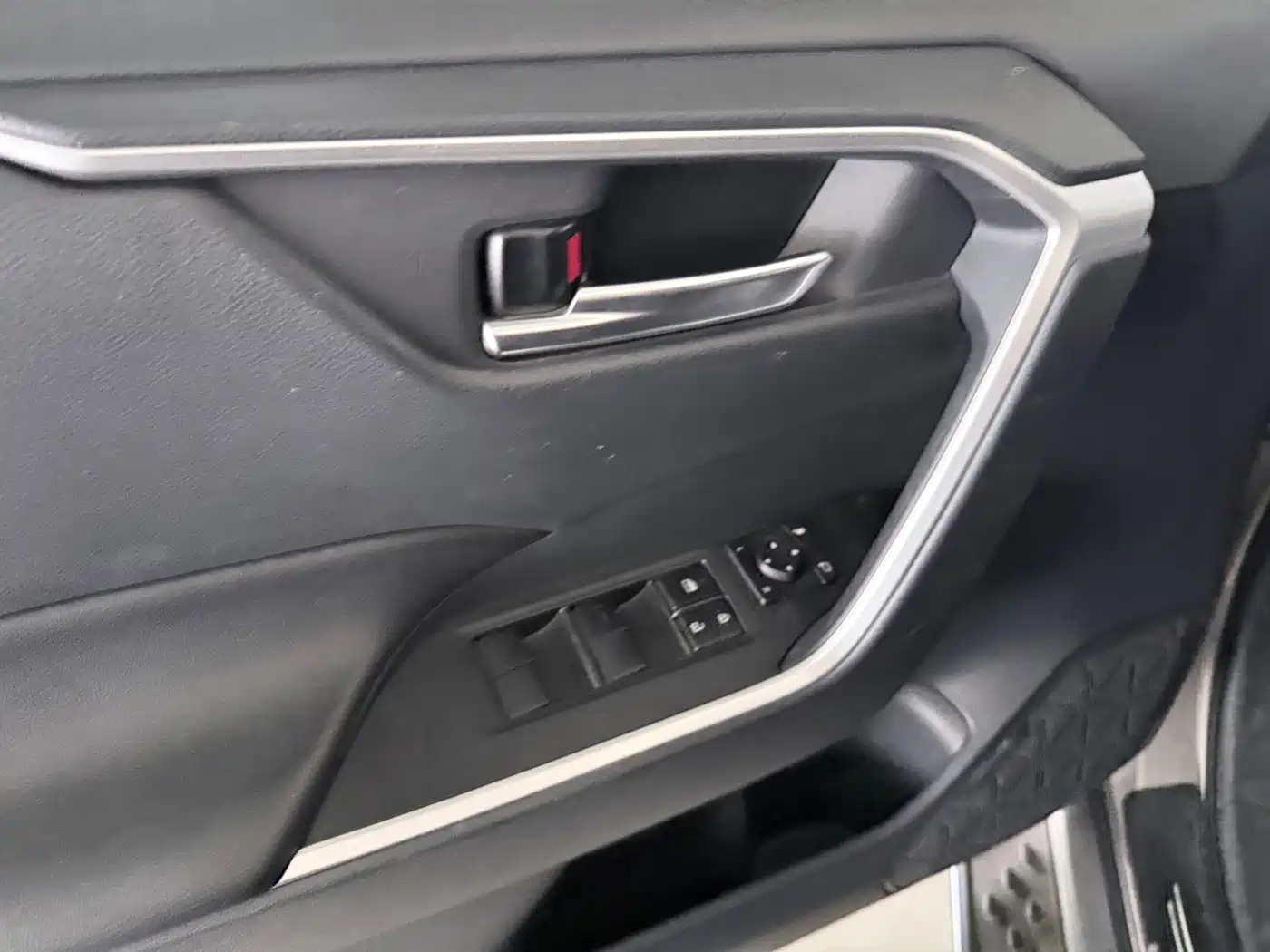 Toyota RAV4 Rongfang 2020 2.0L CVT 2WD Trend Edition фото 9
