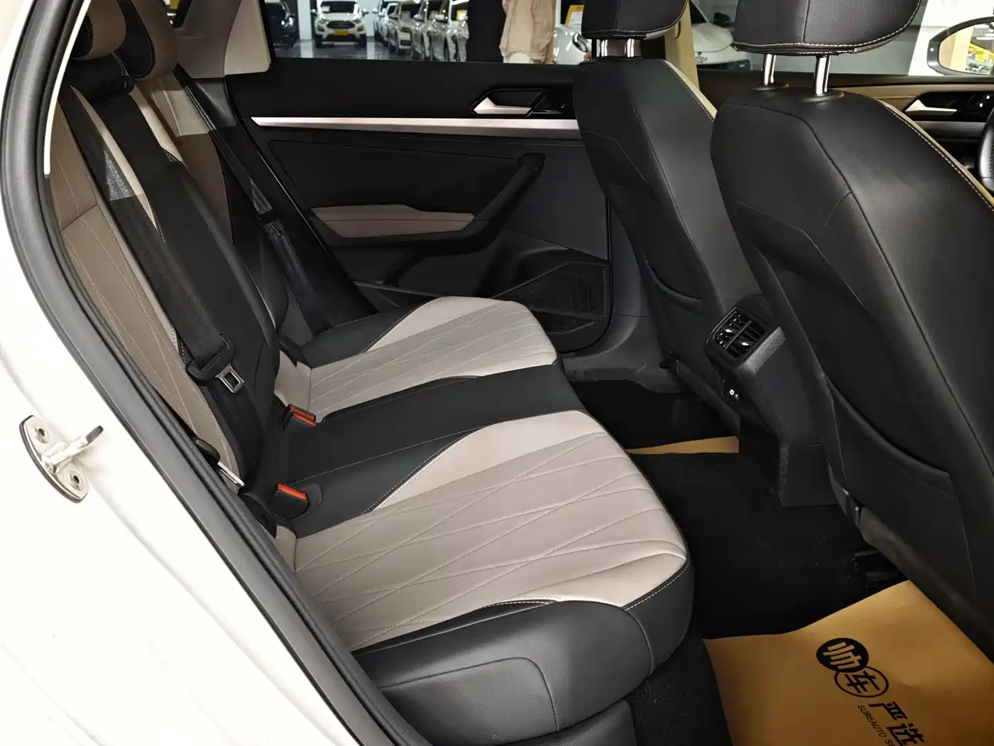 Volkswagen Lavida 2023 1.5L Auto Five Million Edition фото 14