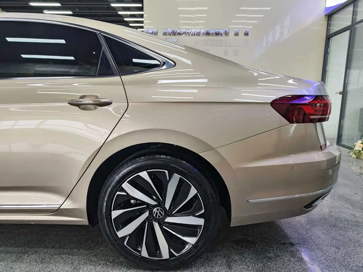 Фото 2 - Volkswagen Passat