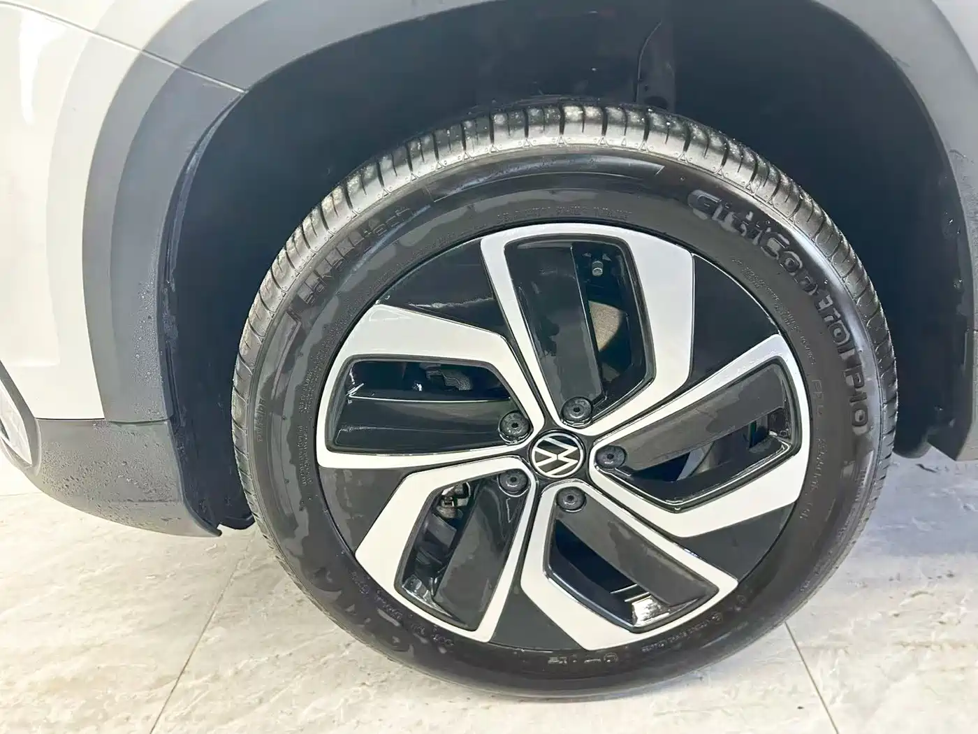 Volkswagen Tharu 2026 2024 300TSI 2WD Full Moon Edition