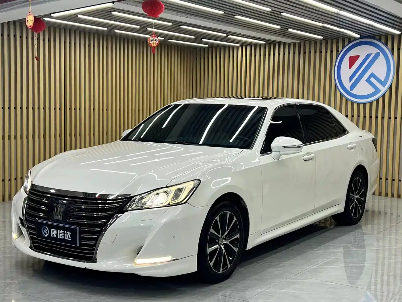Toyota Crown 2018 2.0T Fashion Edition
