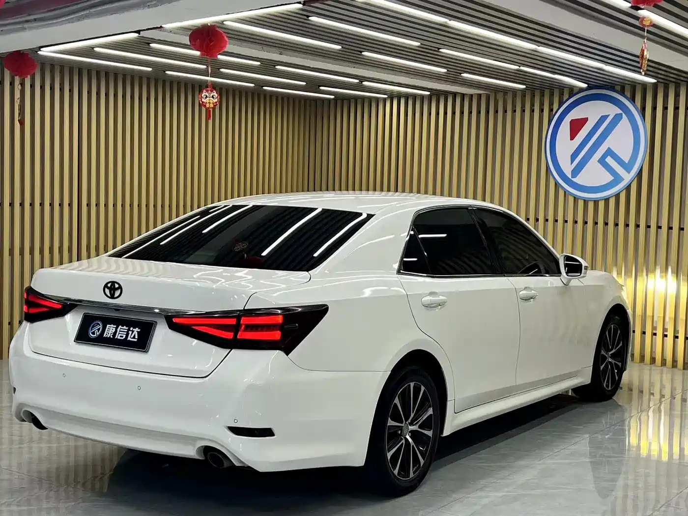 Toyota Crown 2018 2.0T Fashion Edition фото 8