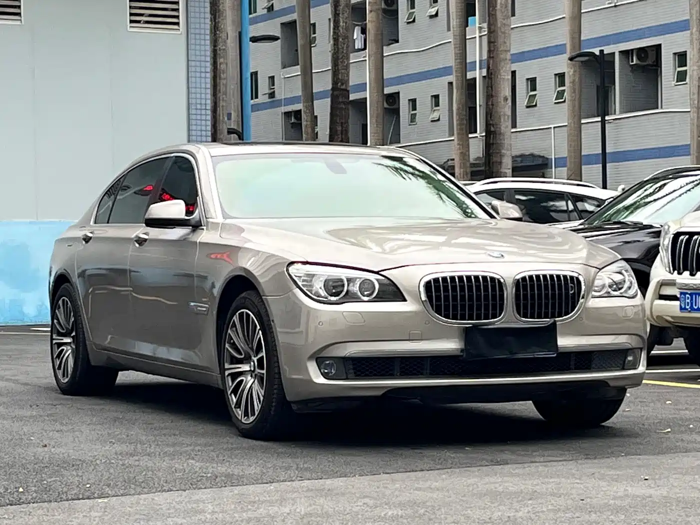 BMW 7 Series 2009 740Li Premium фото 3