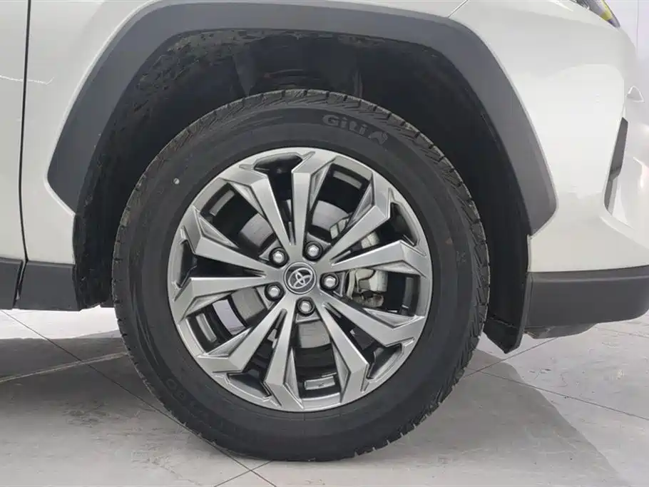 Toyota RAV4 Rongfang 2023 2.0L CVT 2WD Fashion Edition фото 6