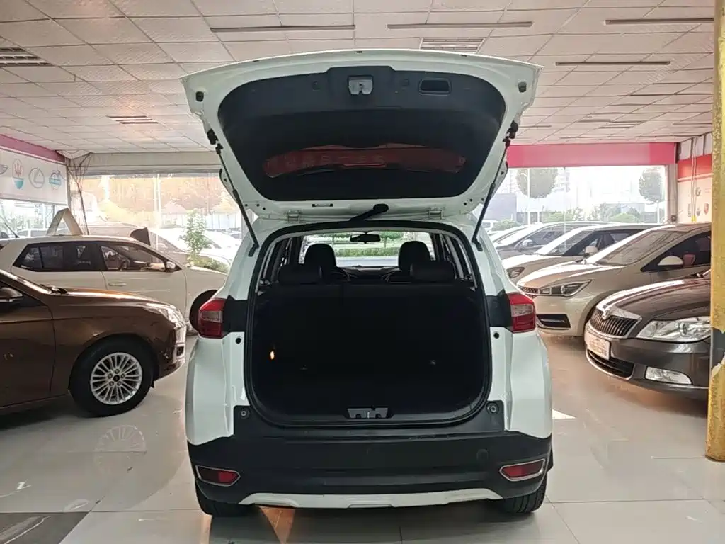 Фото 19 - Changan CS15