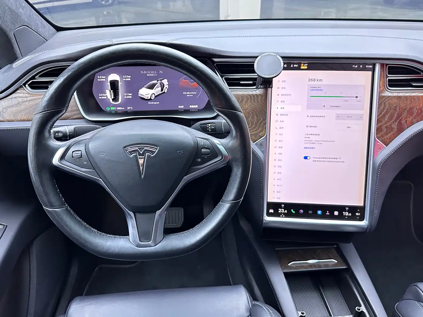 TESLA MODEL X