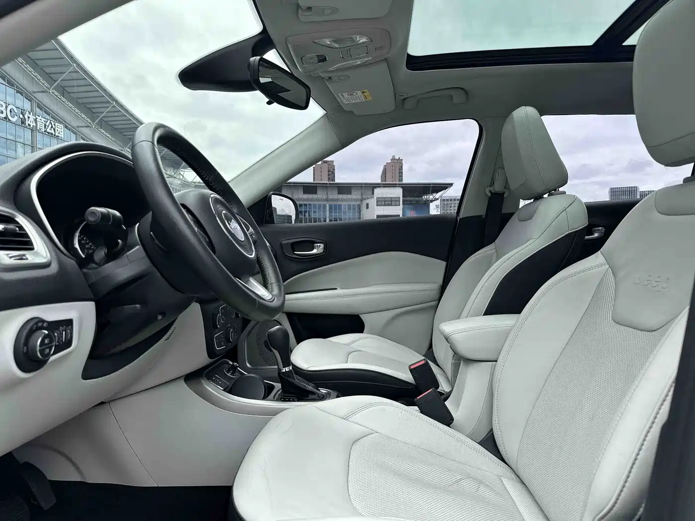 Photo 8 - Jeep Compass