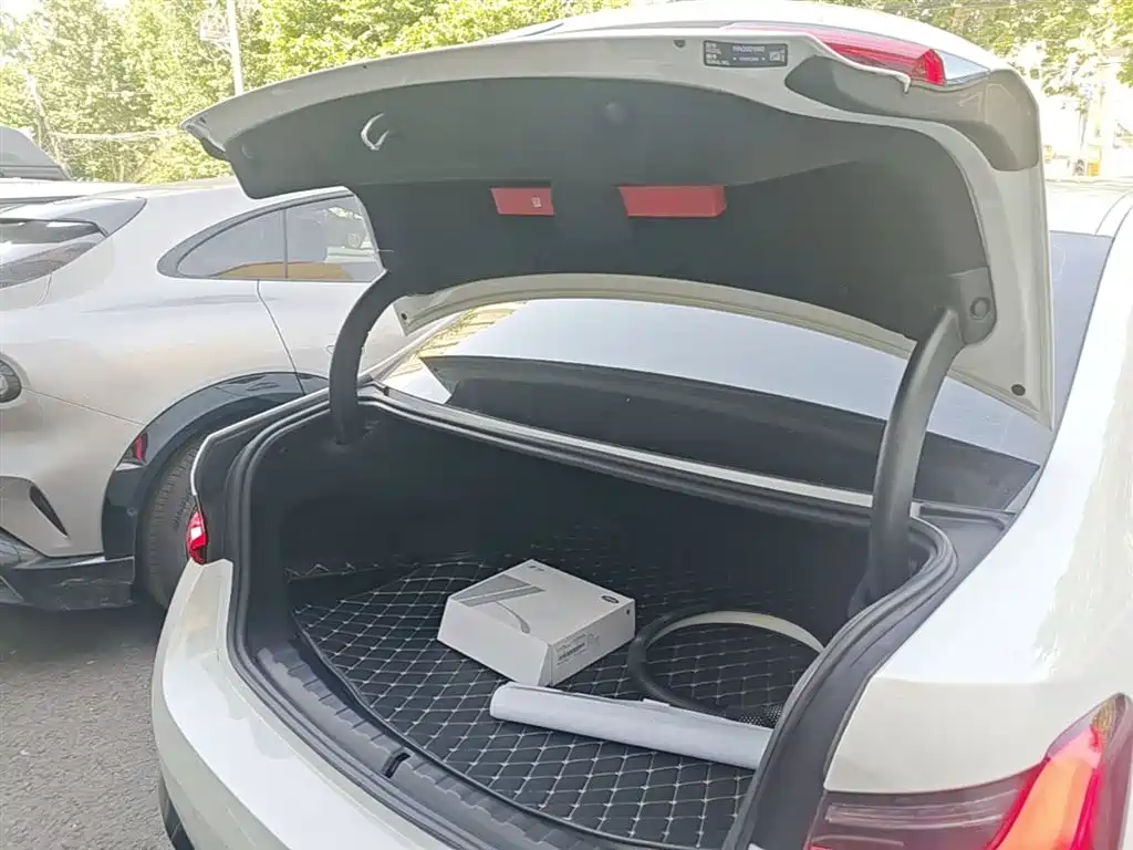 BMW i3 2024 eDrive 40 L Shadow Night Package фото 19