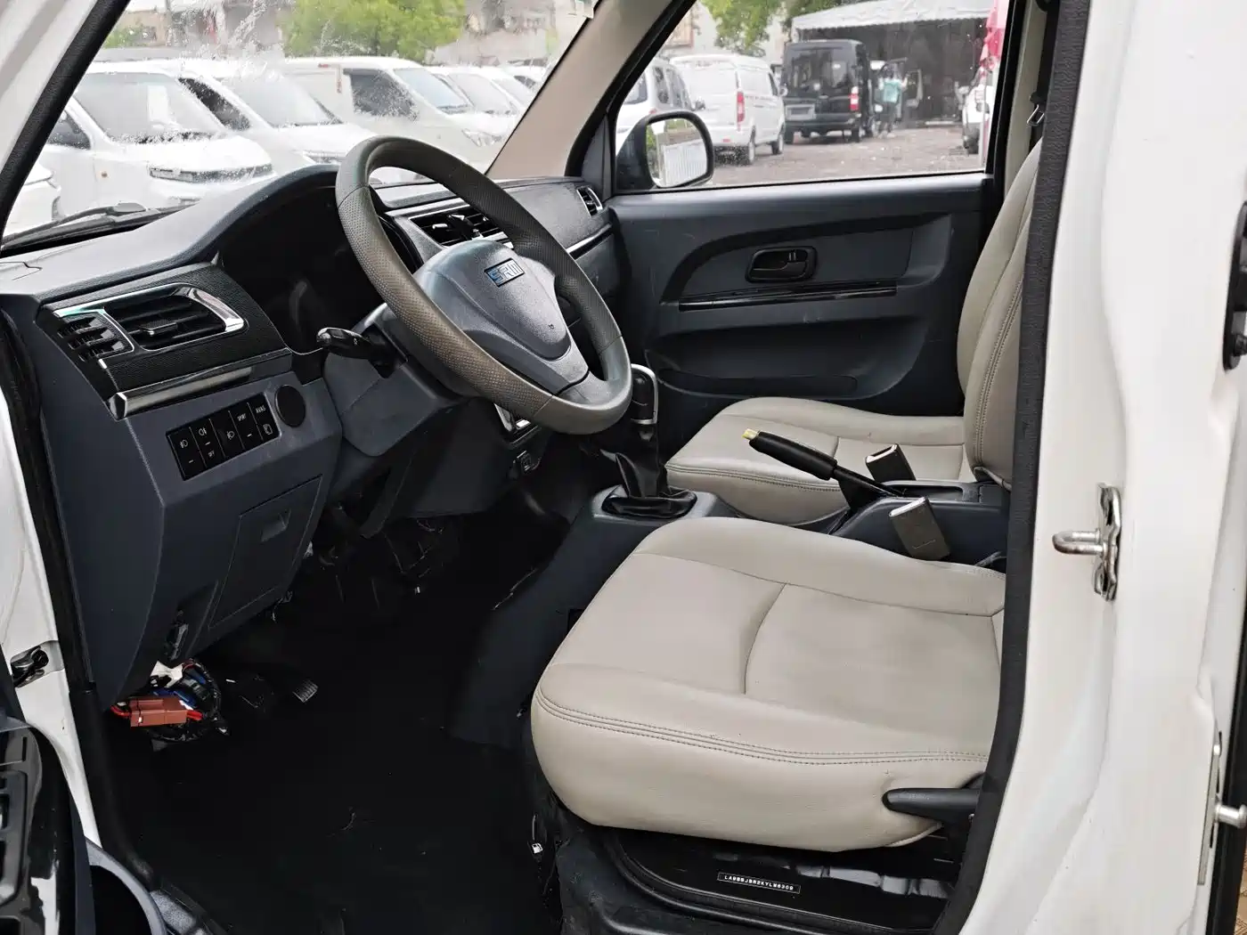 XINYUAN AUTOMOBILE SRM XINYUAN NEW ENERGY LITTLE SEA LION EV