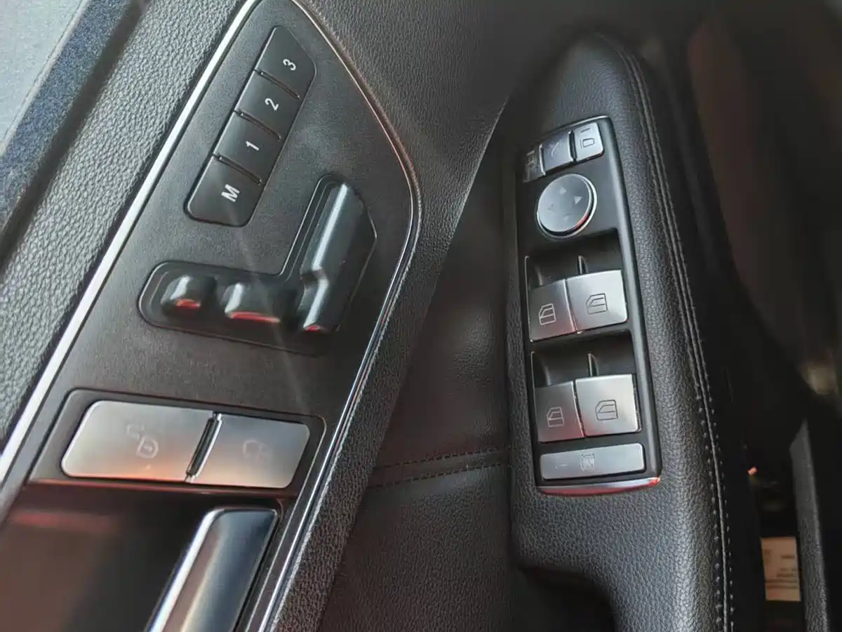 Mercedes-Benz E-Class 2012 E 200 L CGI Elegance фото 15