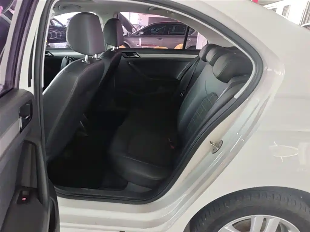 Volkswagen Jetta 2017 1.4L Manual Comfort фото 17