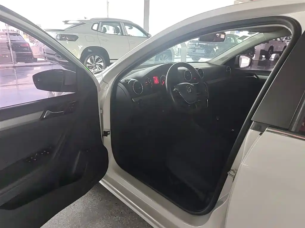 Volkswagen Jetta 2017 1.4L Manual Comfort фото 16