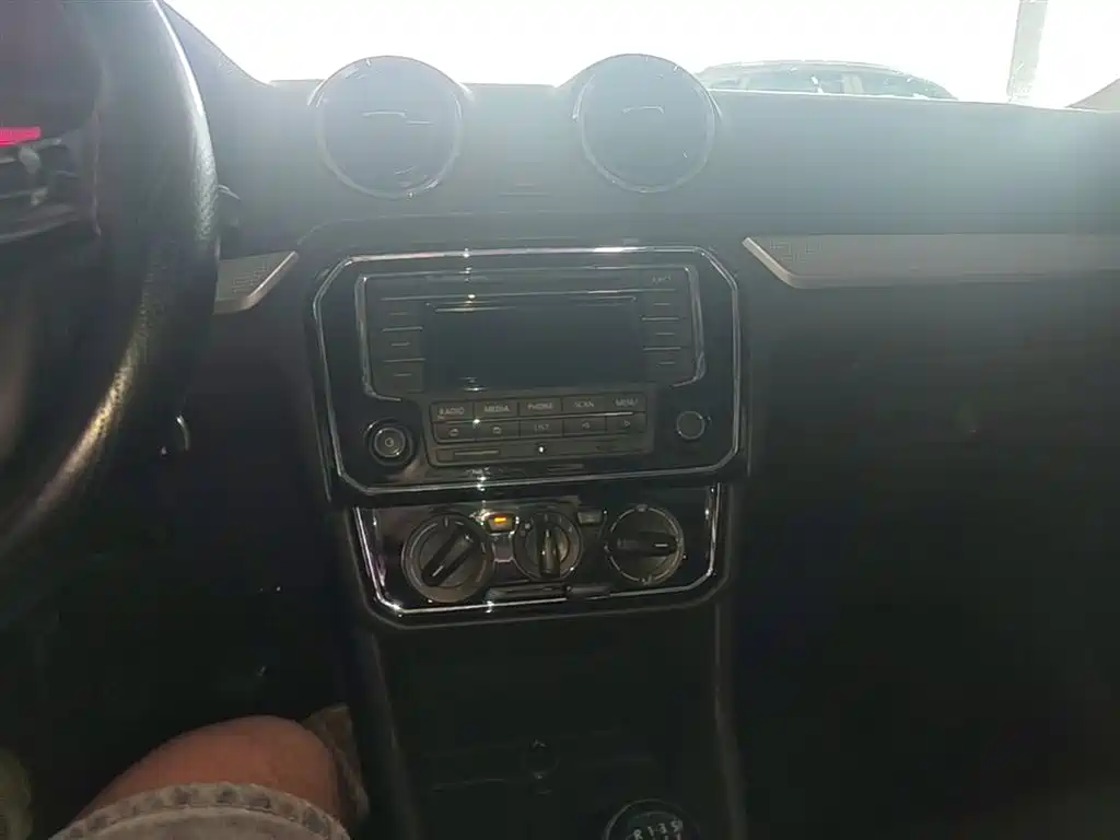 Volkswagen Jetta 2017 1.4L Manual Comfort фото 13