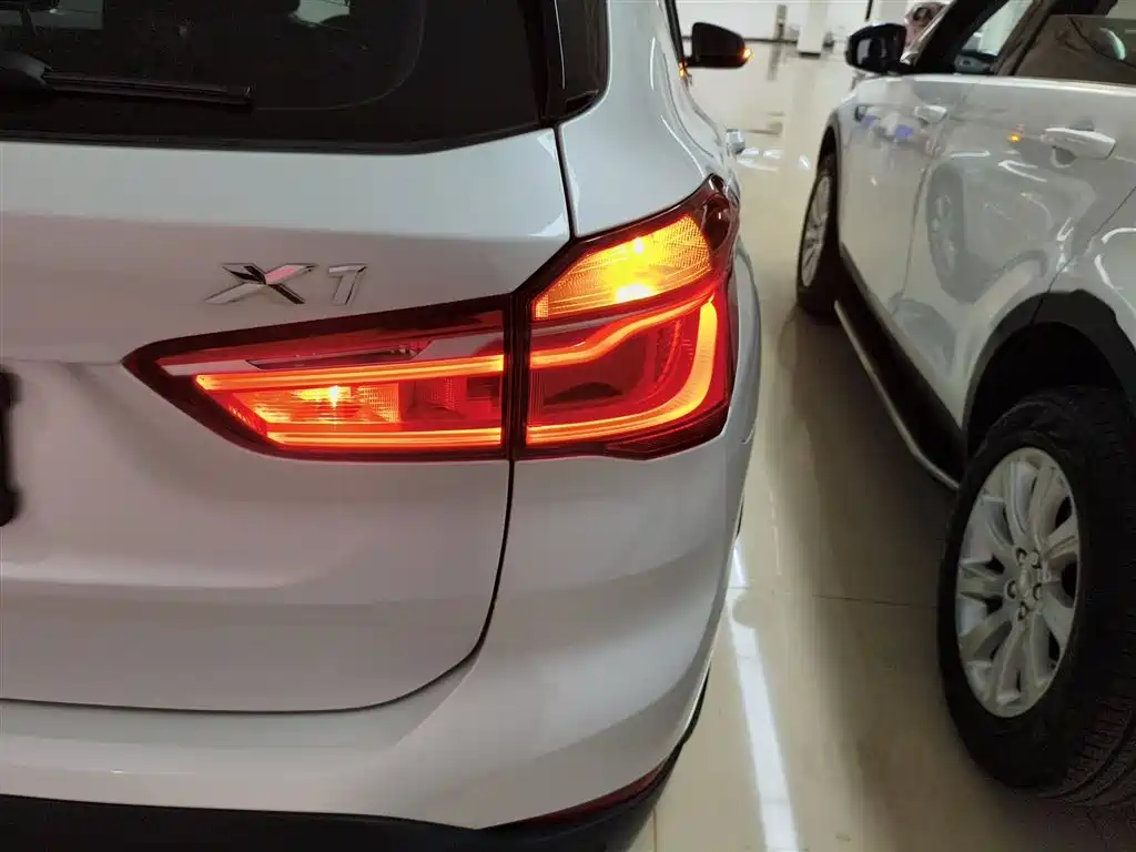 BMW X1 2018 sDrive18Li Premium Model фото 24