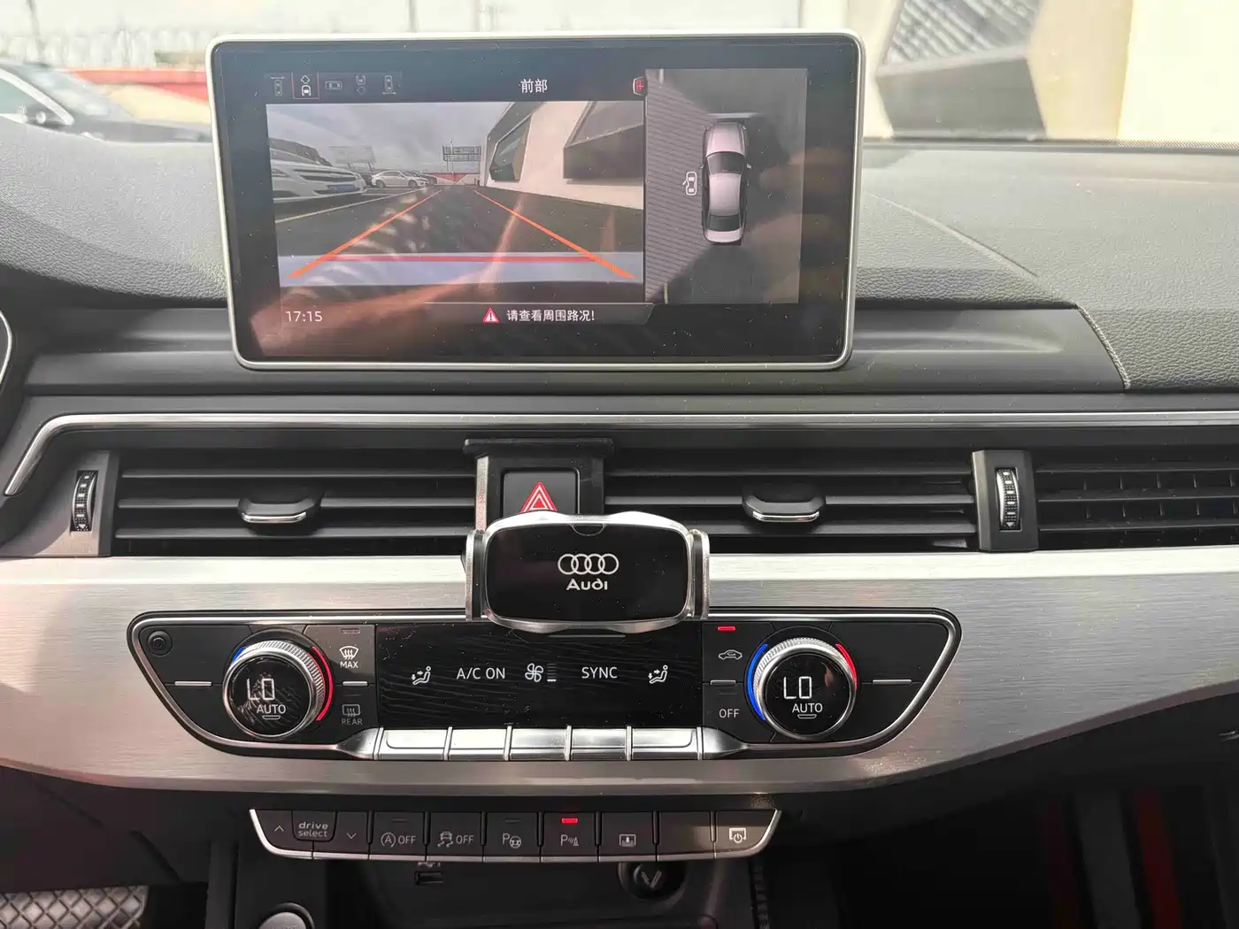 Фото 10 - Audi A4L