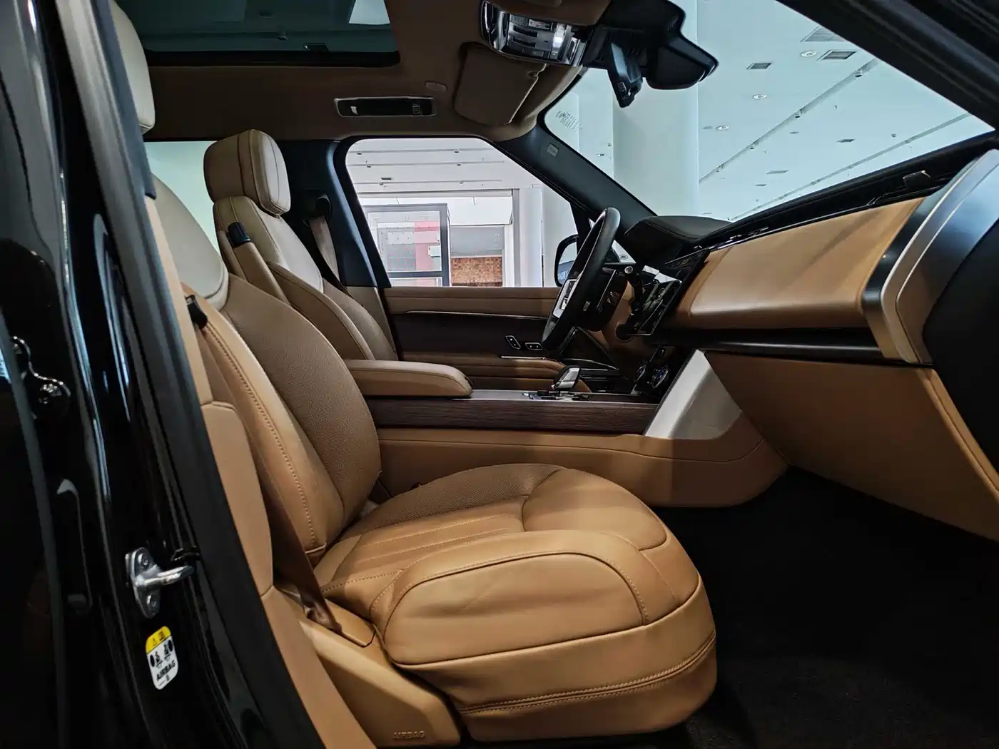 Land Rover Range Rover 2023 3.0 L6 400PS Golden Age 7-Seater Long Wheelbase фото 20