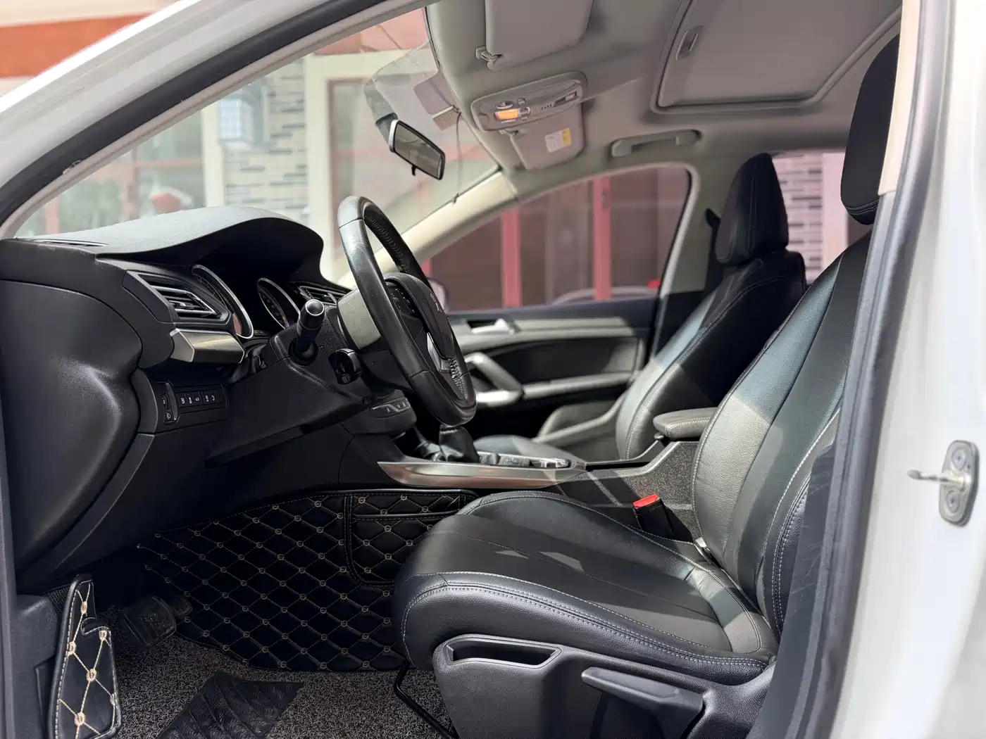 Peugeot 408 2016 1.6T Automatic Luxury Edition фото 7