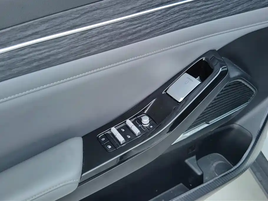 Geely Galaxy Galaxy L6 2025 EM-i 140km Explorer+ Edition фото 9
