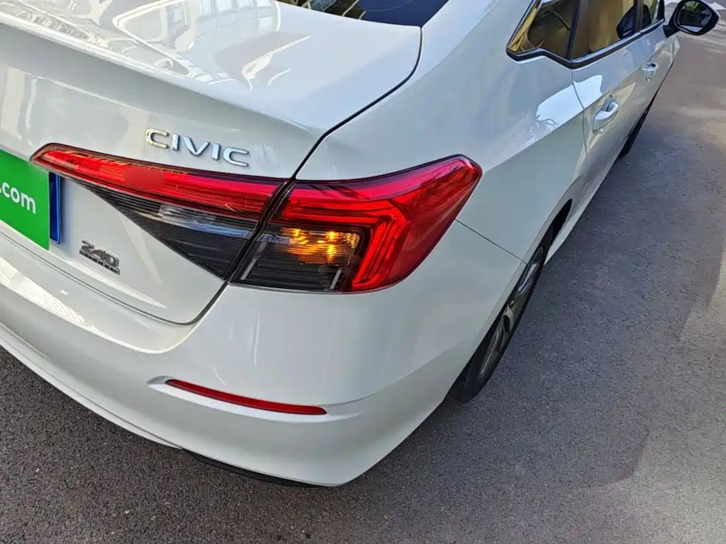 Honda Civic 2022 240TURBO CVT Sport Edition 24
